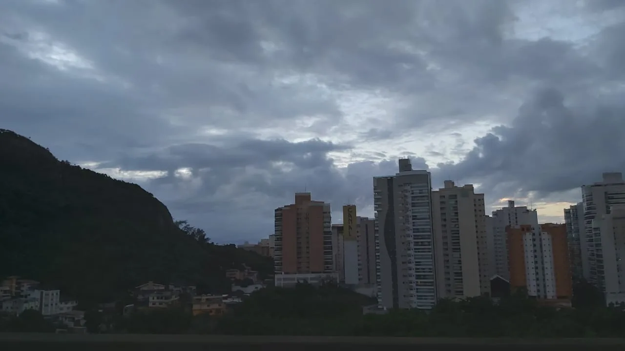 Semana começa com sol entre nuvens e possibilidade de chuva. Confira a previsão!