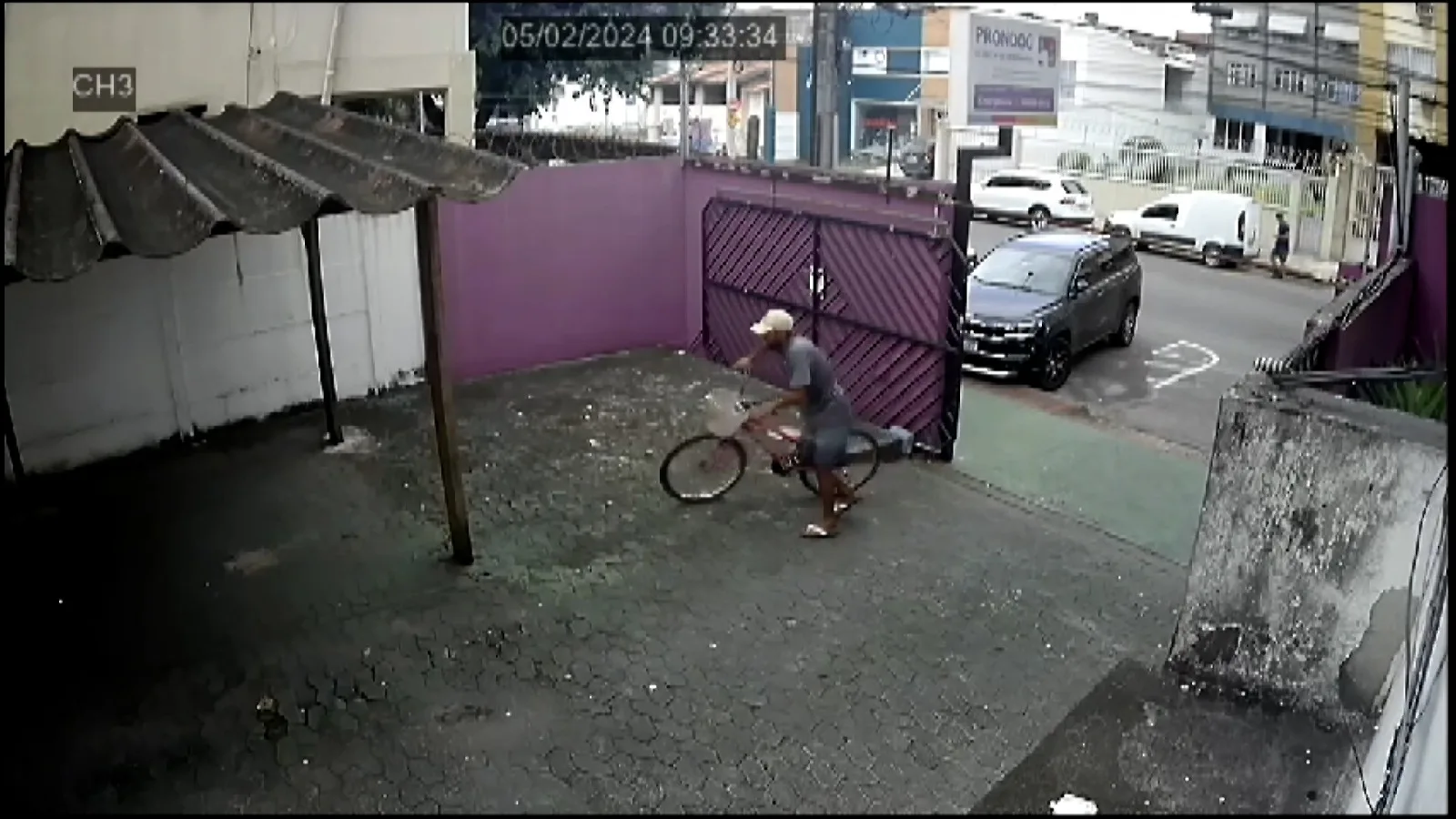 VÍDEO | Homem invade clínica veterinária em Vitória e rende mãe que amamentava bebê