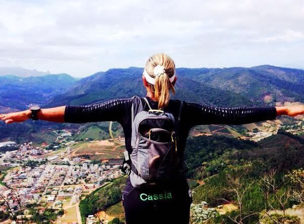 Um mês após agressão no Morro do Moreno, corredora muda cenário de treinos e encara desafio de 80km  