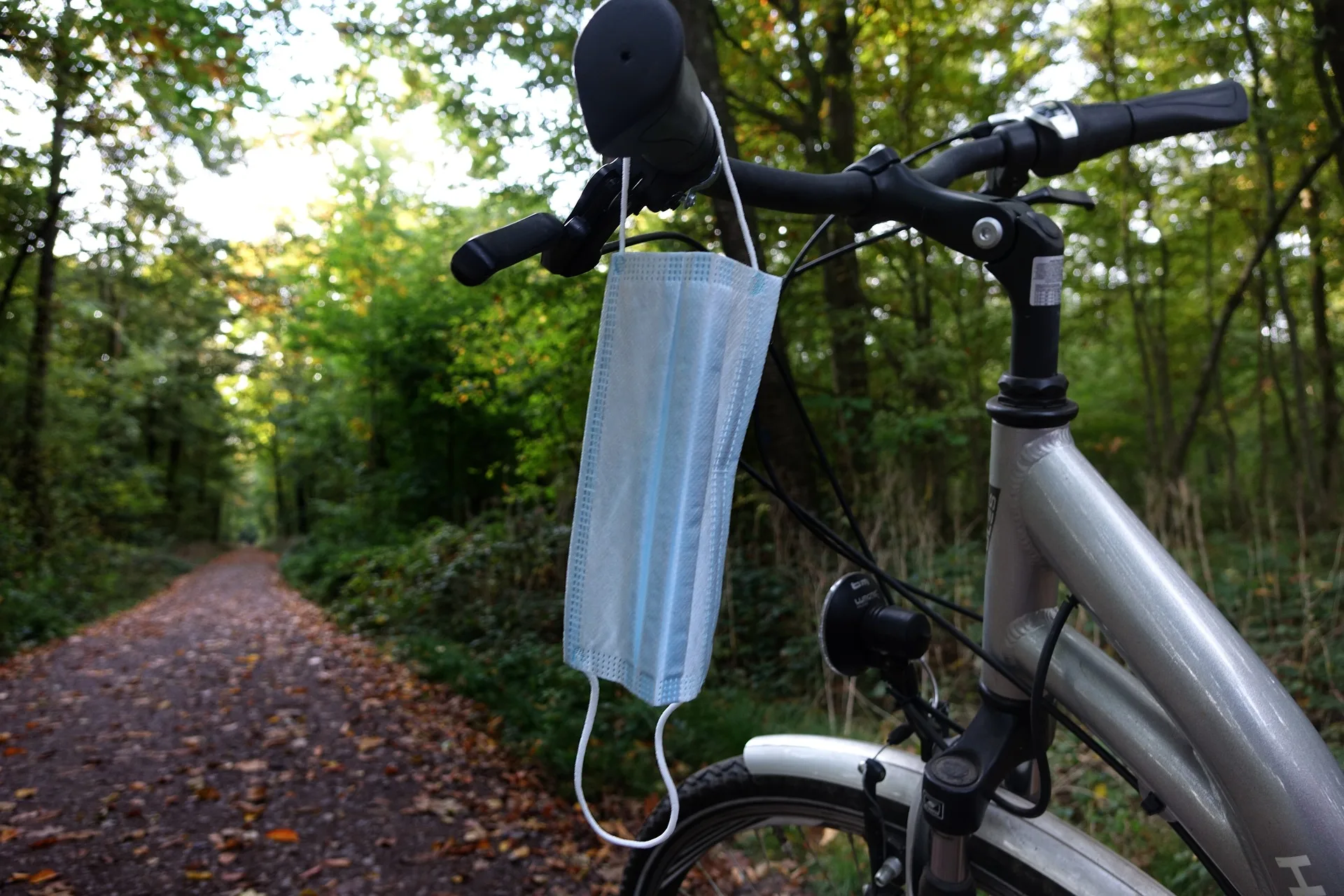 Uso de bicicleta cresce durante a pandemia, mas máscara é raridade durante a atividade física