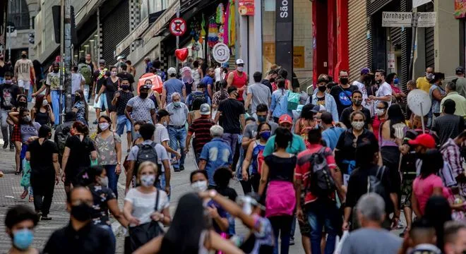 Após protestos, governo do Amazonas permite reabertura do comércio