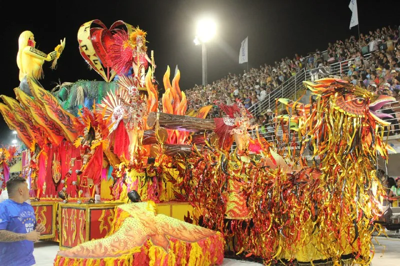 FOTOS | Escolas do Grupo Especial fecham o Carnaval de Vitória com chave de ouro