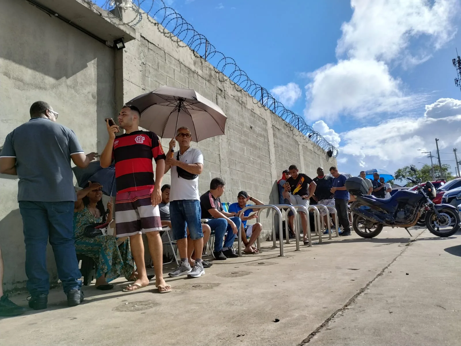 Flamengo no ES: torcedores fazem fila para comprar ingressos no Kleber Andrade