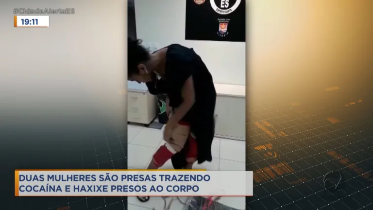 Duas mulheres são presas trazendo cocaína e haxixe presos no corpo