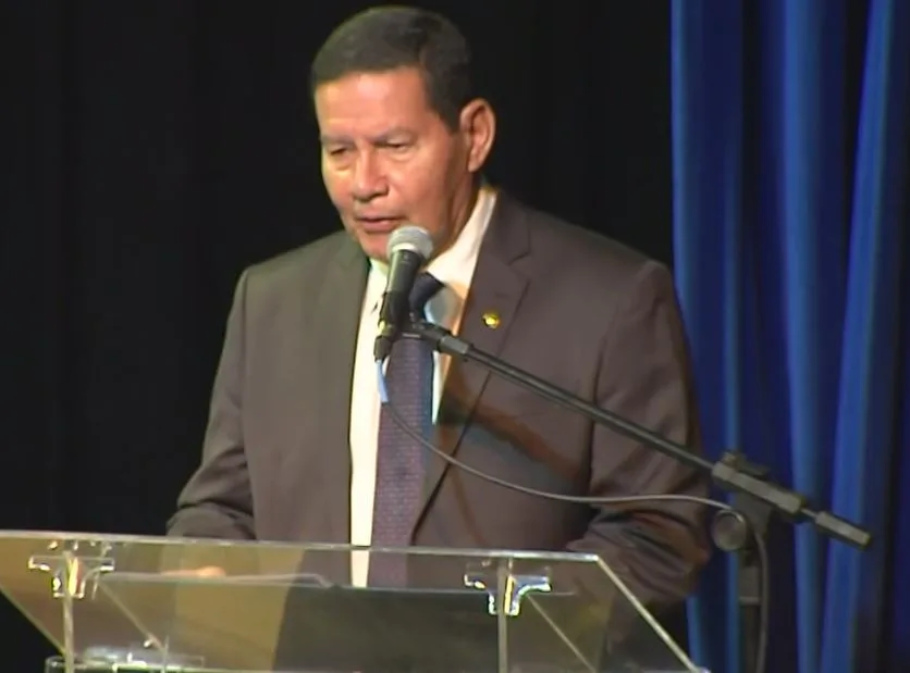 Após críticas de Barroso, Mourão diz que decisões do ministro serão 'sempre tendenciosas'