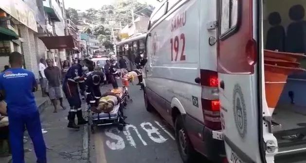 VÍDEO | Ciclista em bicicleta sem freio atropela oito mulheres em Vitória