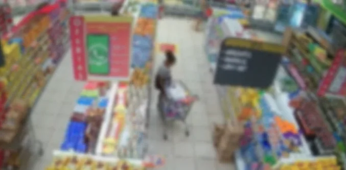 VÍDEO | Pai é preso suspeito de obrigar a filha de 11 anos a furtar carnes em supermercado no ES