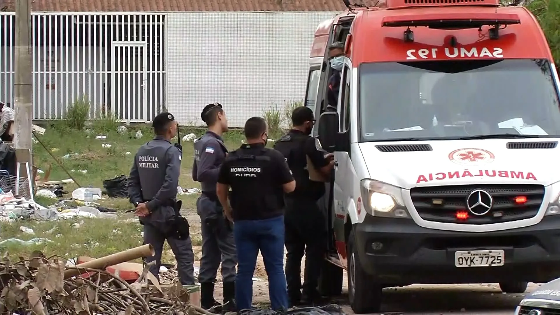 Bandido persegue rapaz de bicicleta e tenta matá-lo com quatro tiros