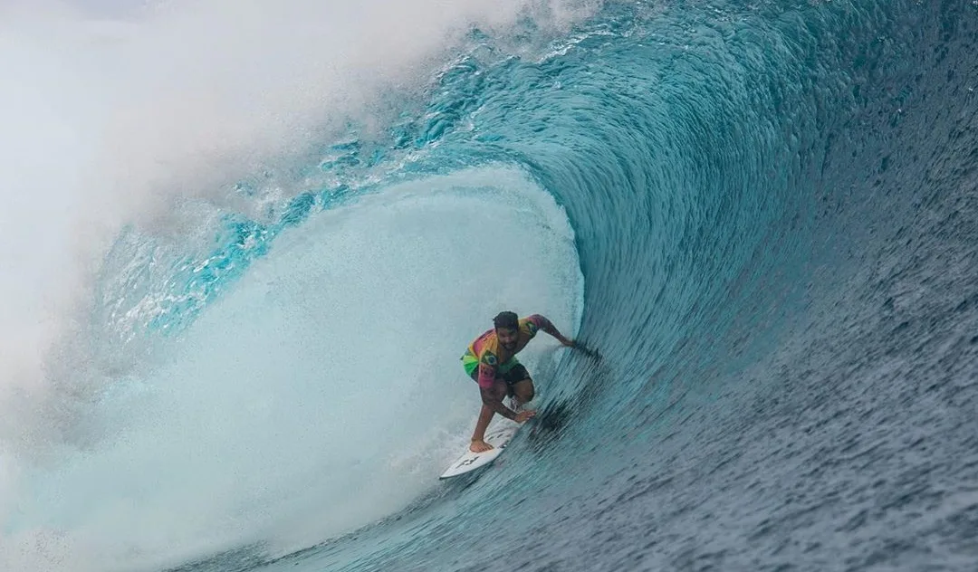 Gabriel Medina e Italo Ferreira acirram a disputa pelo título mundial de surfe