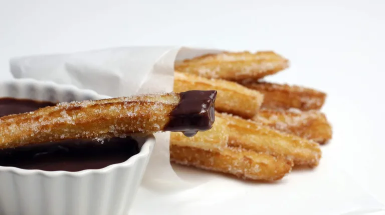 Aprenda a fazer um churros caseiro super simples