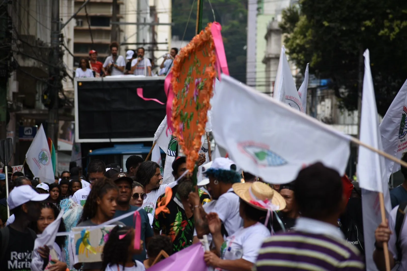 Tragédia de Mariana: Protesto pede reparações e provoca trânsito em Vitória