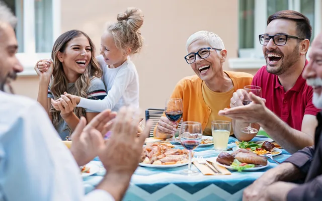 Cuidar de si e estar cercado pela família é considerado sinônimo de felicidade