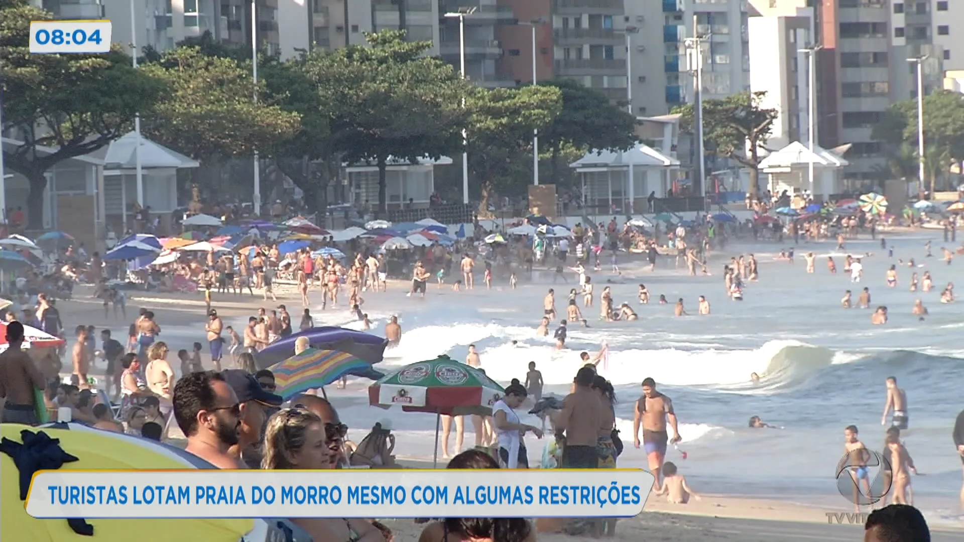 Turista lotam Praia do Morro mesmo com algumas restrições