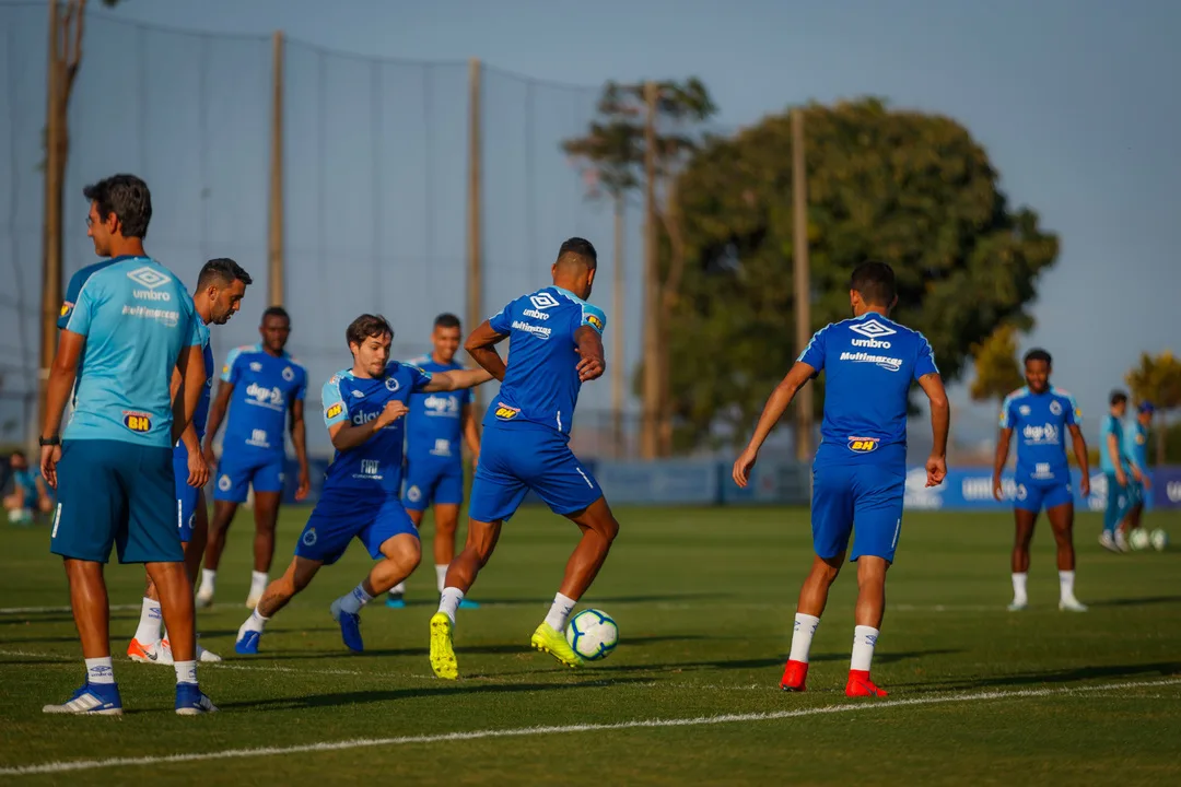 Cruzeiro encerra preparação para pegar Corinthians em treino sem Dedé