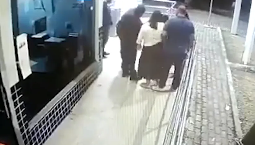 VÍDEO | Recém-nascido é salvo por policiais após apresentar falta de ar