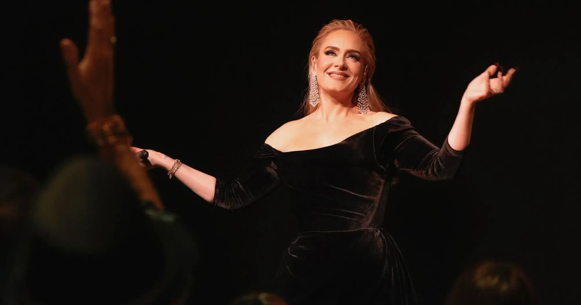 Adele chora em show e revela medo: 'Não sei quando vou voltar'; veja