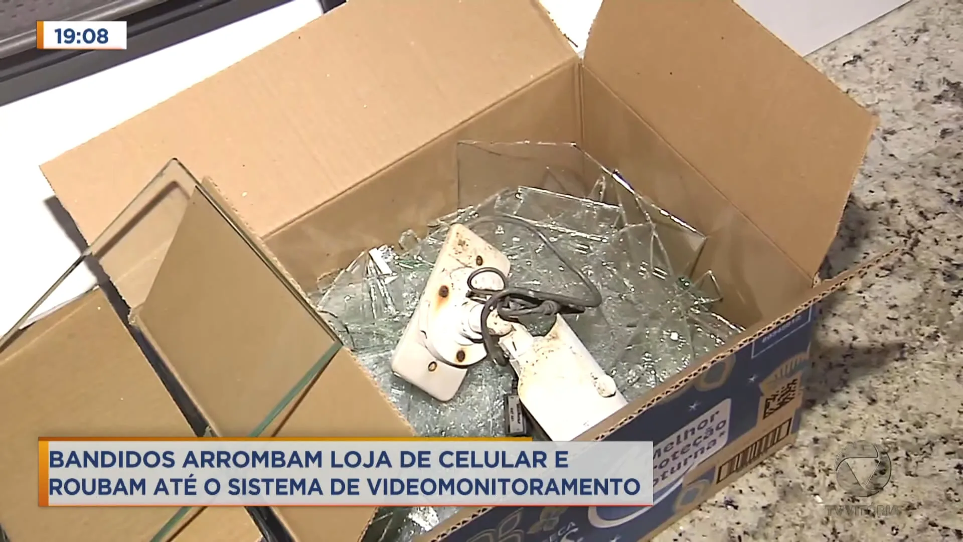 Ladrão arromba loja de celular, leva aparelhos e até o sistema de câmeras