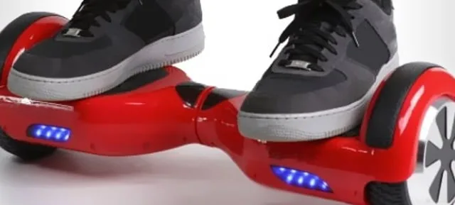 Loga Internet contrata piloto de hoverboard