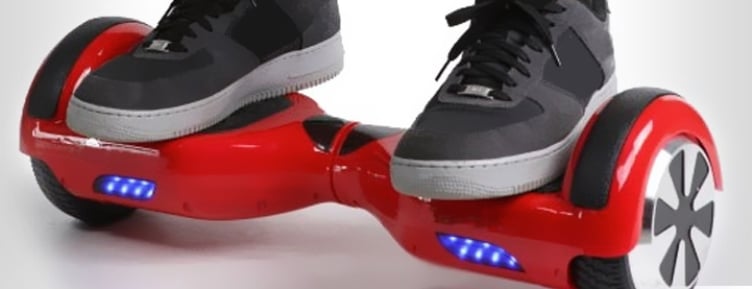 Loga Internet contrata piloto de hoverboard