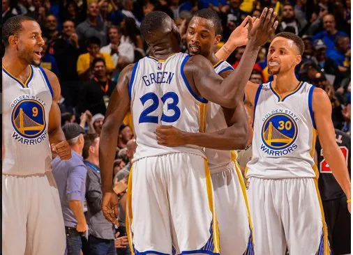 Warriors vence Lakers e estabelece melhor início da história da NBA