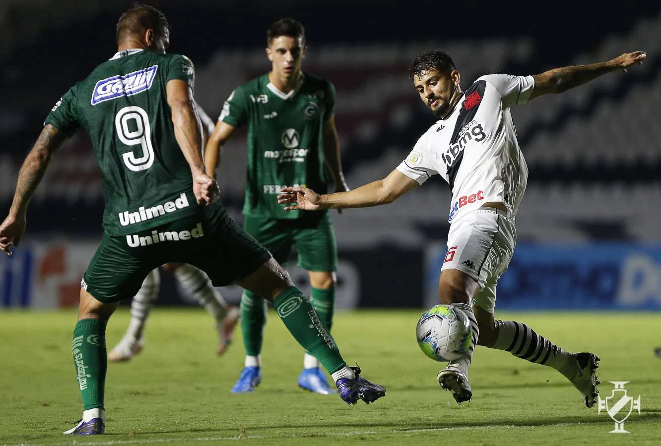 Vasco vence rebaixado Goiás, mas tem confirmada 4ª queda para a Série B