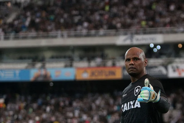 Em festa de despedida, Jefferson celebra passagem pelo Botafogo