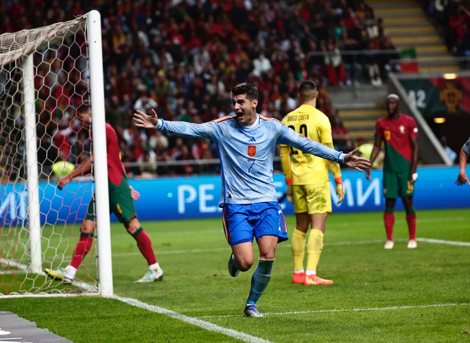 Espanha derrota Portugal no fim e se classifica às semifinais da Liga das Nações