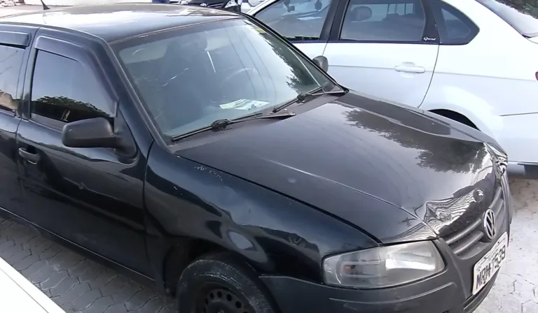 Carro com placas diferentes é abordado pela PM e condutor é preso em Vila Velha