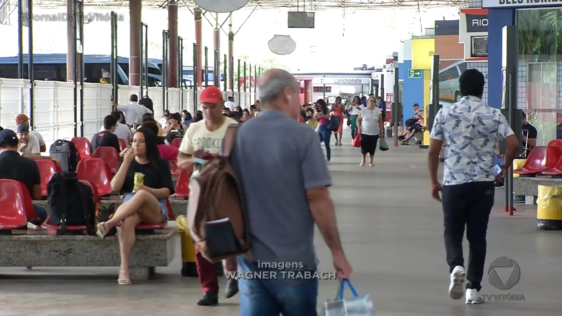 Movimento nas estradas cresce na véspera do feriado