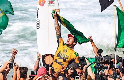 Medina fatura Pipe Masters e Jesse Mendes ganha a Tríplice Coroa Havaiana