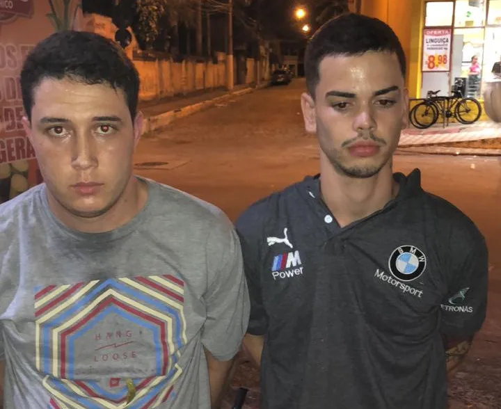 Vídeo mostra prisão de jovens que roubaram carro de mulher com filho no colo na Praia da Costa