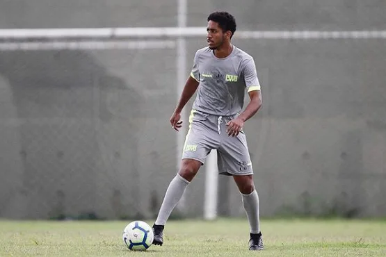 Chamado de 'macaco', jogador do Vasco faz gol e diz: 'tenho orgulho da minha cor'