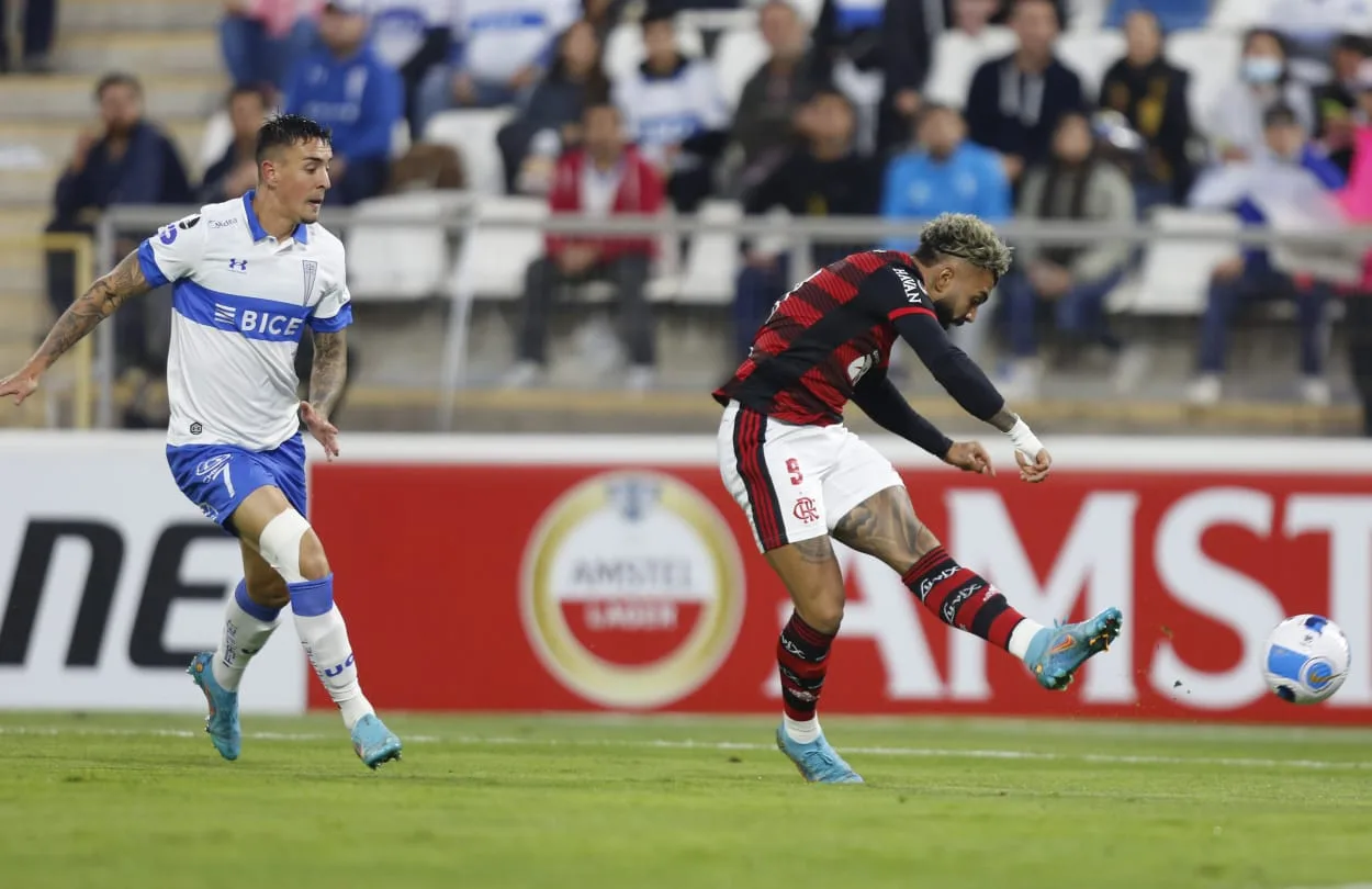 Flamengo vence Católica, encerra tabu no Chile e continua 100% na Libertadores