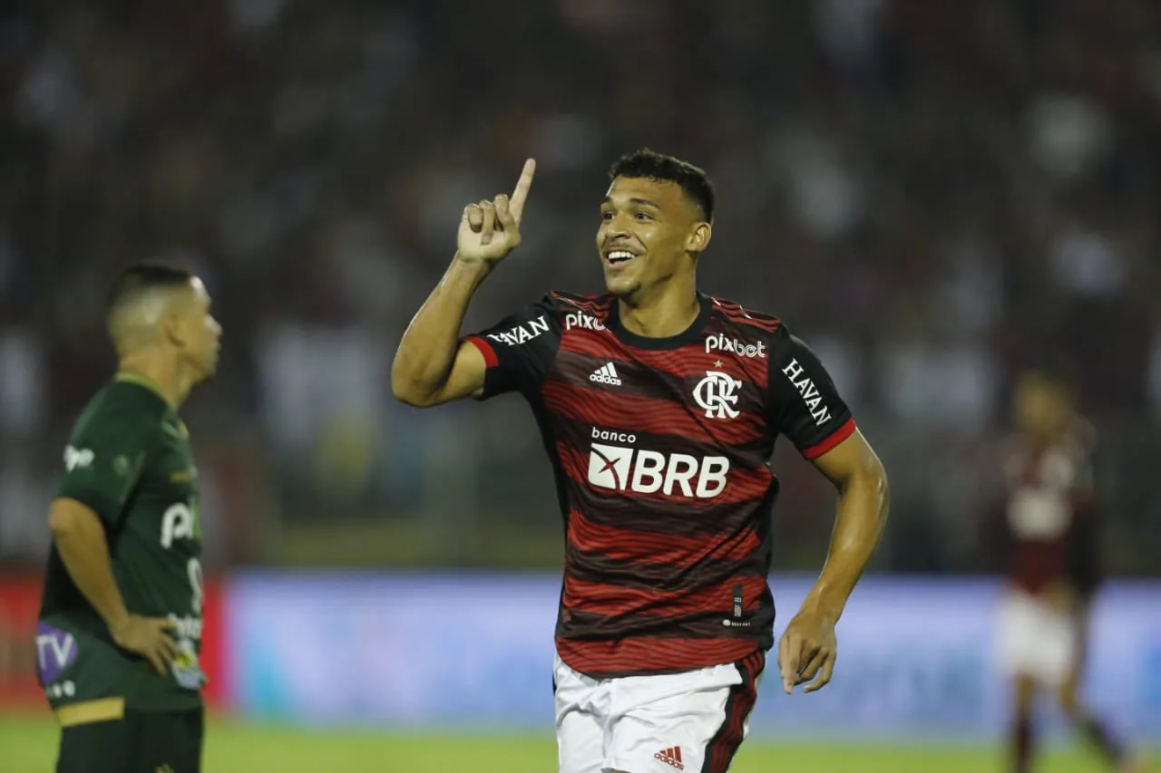 Flamengo joga mal, é vaiado, mas vence Altos e está nas oitavas da Copa do Brasil