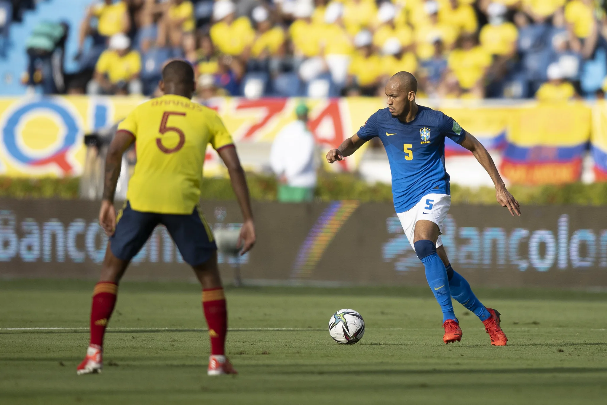 Fabinho comemora sequência na seleção brasileira e vê evolução individual