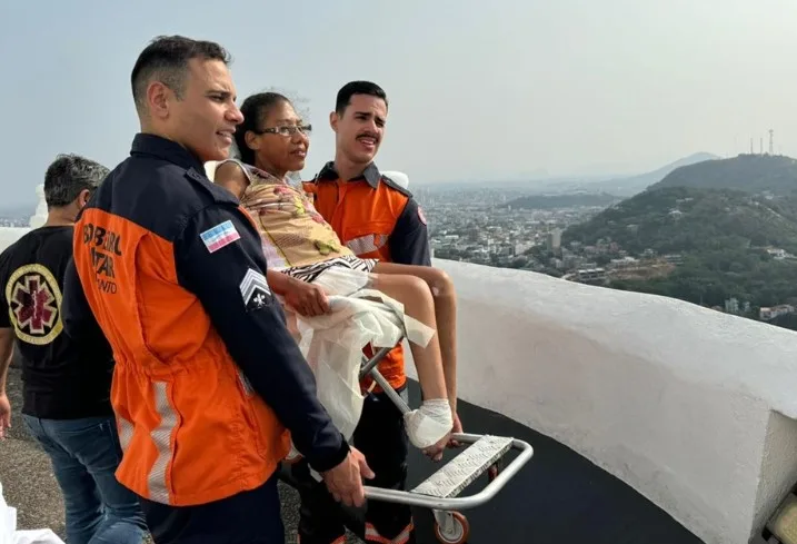 FOTOS | Emoção e fé: paciente acamada realiza sonho de conhecer o Convento da Penha