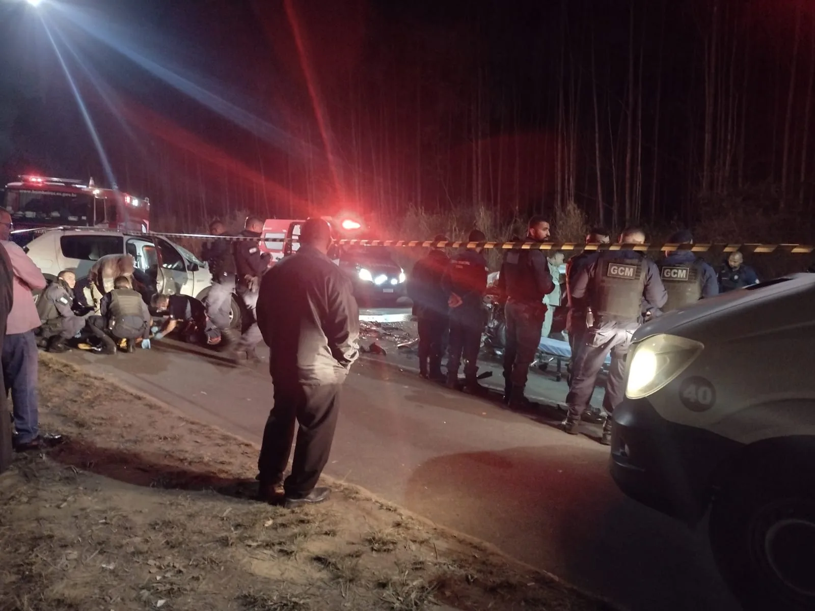 VÍDEO | Grave acidente envolvendo carro de autoescola deixa três feridos na Serra