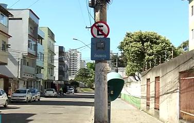 VÍDEO | Funcionários de mineradora são assaltados em ponto de ônibus em Vila Velha