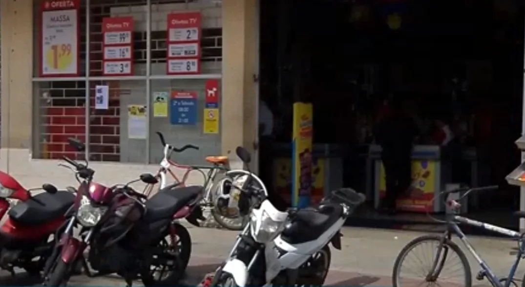 Criminosos invadem supermercado e arrombam diversos cofres do estabelecimento na Serra