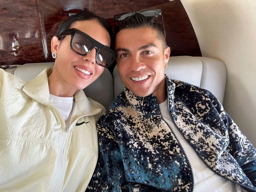 Cristiano Ronaldo dá anel de diamantes de R$ 4,5 milhões para noiva