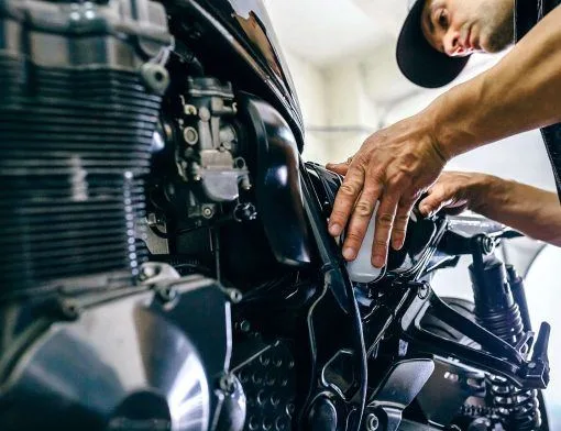 Revisão preventiva na moto prolonga vida útil dos componentes