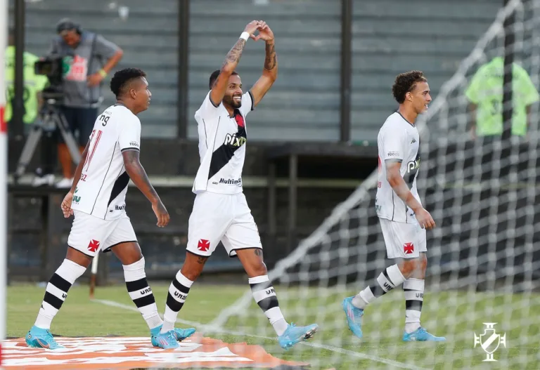 Vasco bate Resende, fica em 3º e encara o Flamengo nas semifinais do Carioca