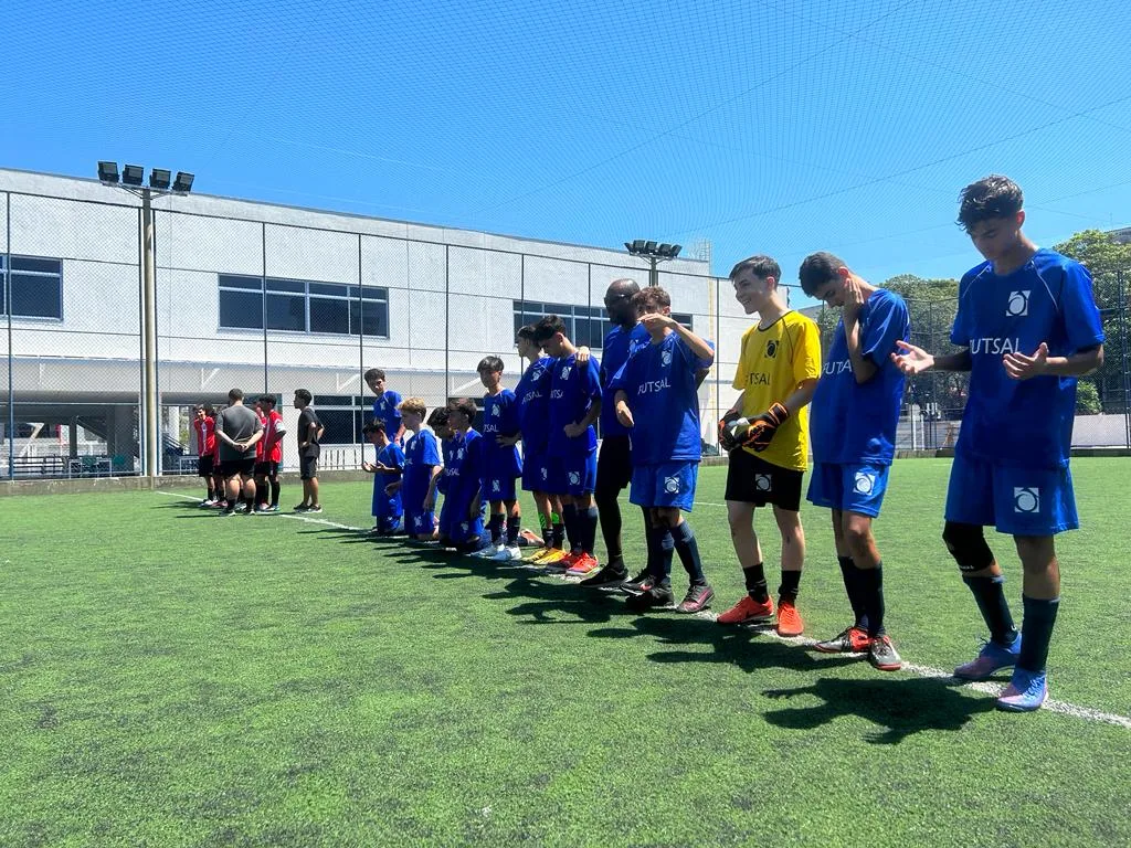 Jogadores perfilados para as cobranças de pênalti. Foto - Gabriel Cavalini