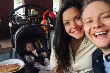 Michel Teló e Thais Fersoza aparecem em foto fofa com a filha