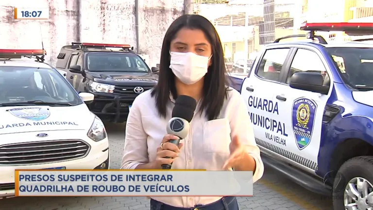 Polícia prende suspeitos de roubar motos e carros
