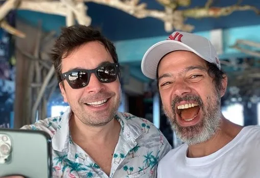 Bruno Mazzeo encontra Jimmy Fallon durante viagem à Jamaica e tieta: 'Aproveitei para zerar a vida'