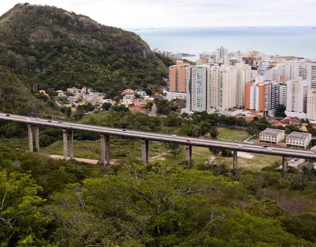 Homem é encontrado morto dentro de valão em obras em Vila Velha