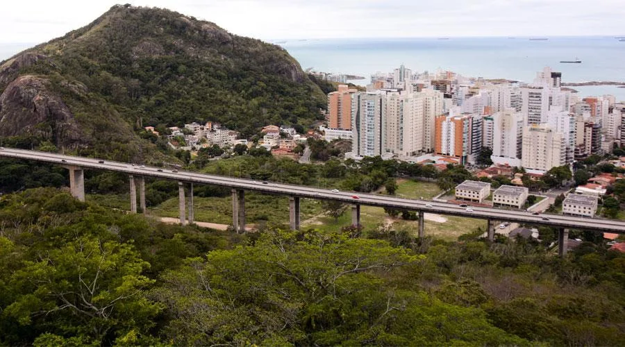 Homem é encontrado morto dentro de valão em obras em Vila Velha