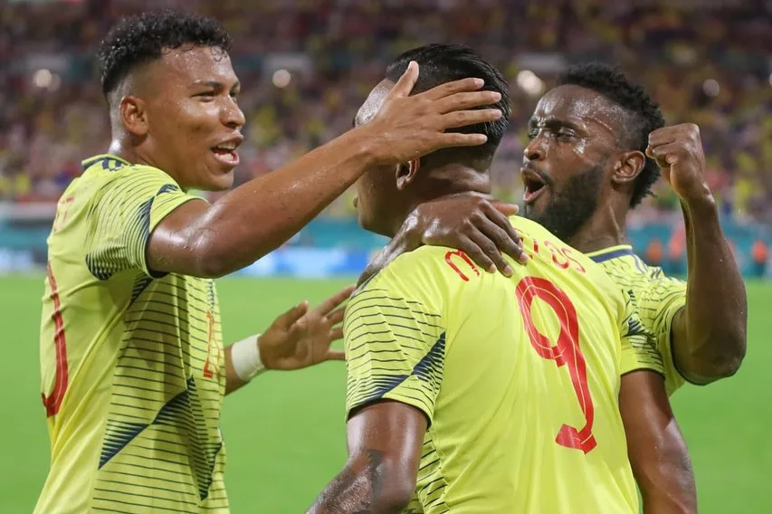 Com gol nos acréscimos, Colômbia vence Peru em amistoso no Hard Rock Stadium