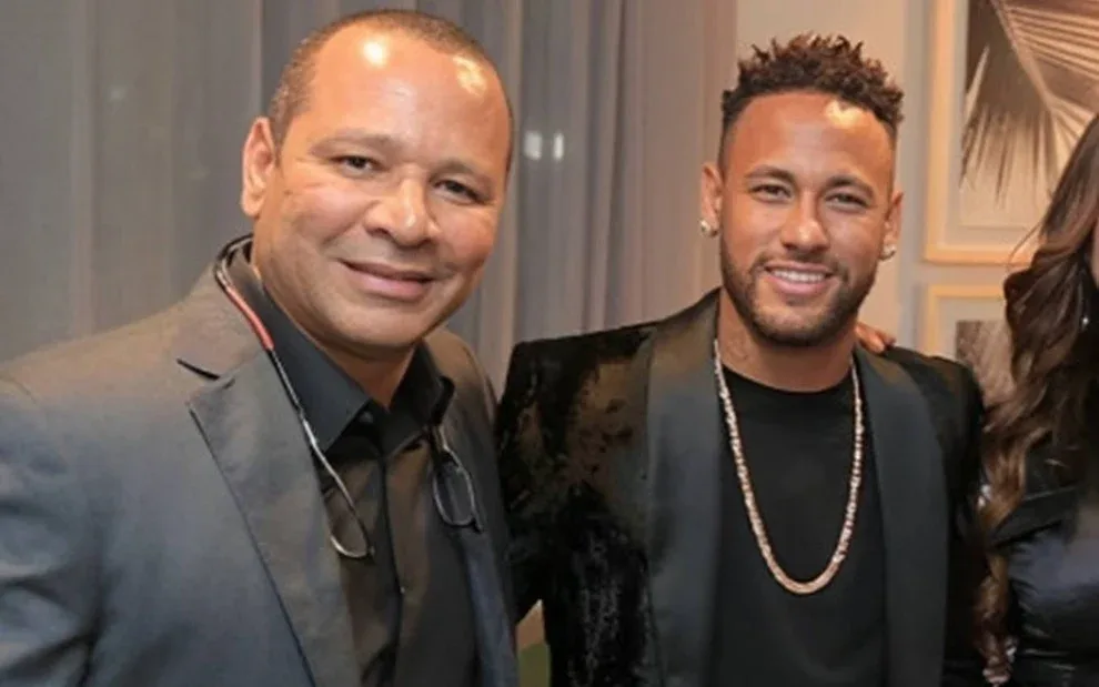 Pai de Neymar nega ajuda financeira a Daniel Alves